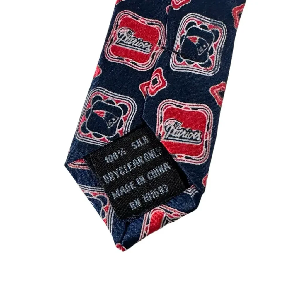 NFL New England Patriots Logo Mascot Football Novelty Necktie Silk